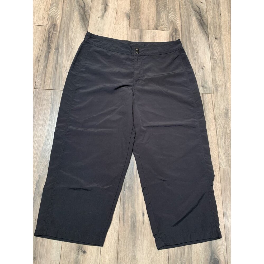 L.L.Bean Women’s 14 Black Item ODRDS2 Two Button Zip Capri Pant